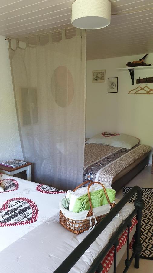 Agreable Chambre D'Hotes, Au Calme, Dans La Nature Roches Bagian luar foto